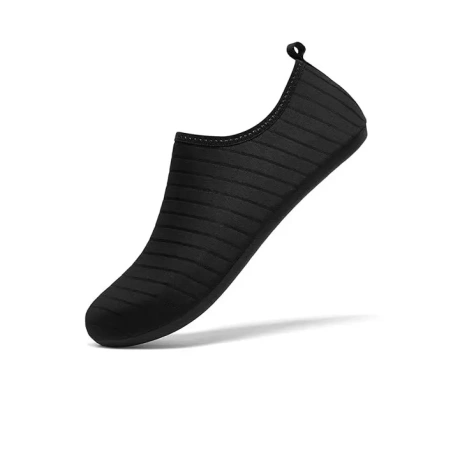 Racqua ujumisjalatsid, must 38-39